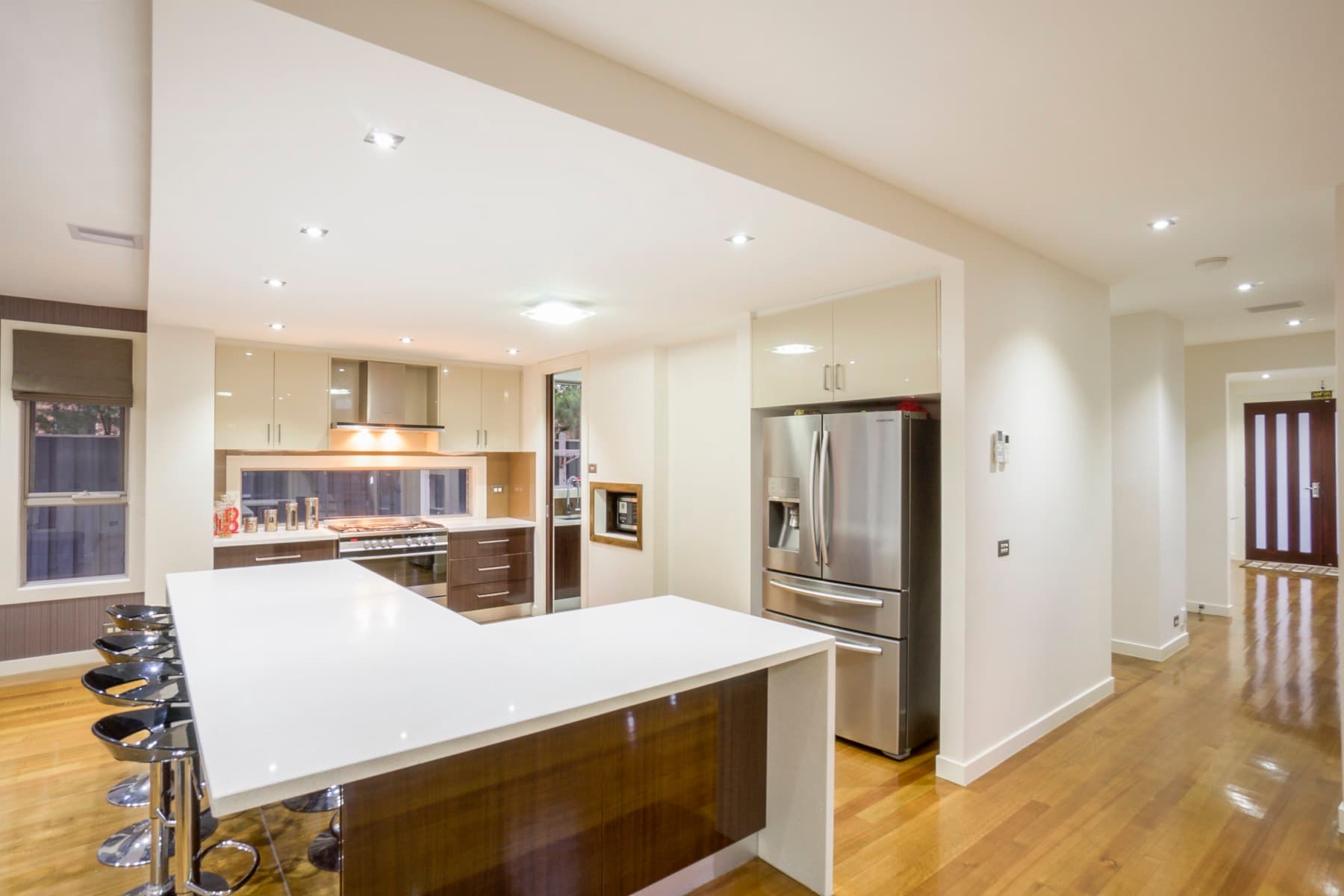 The kitchen island and its stools