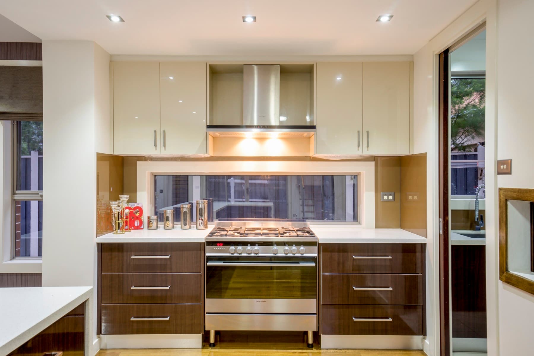 The cooktop and rangehood beneath the window