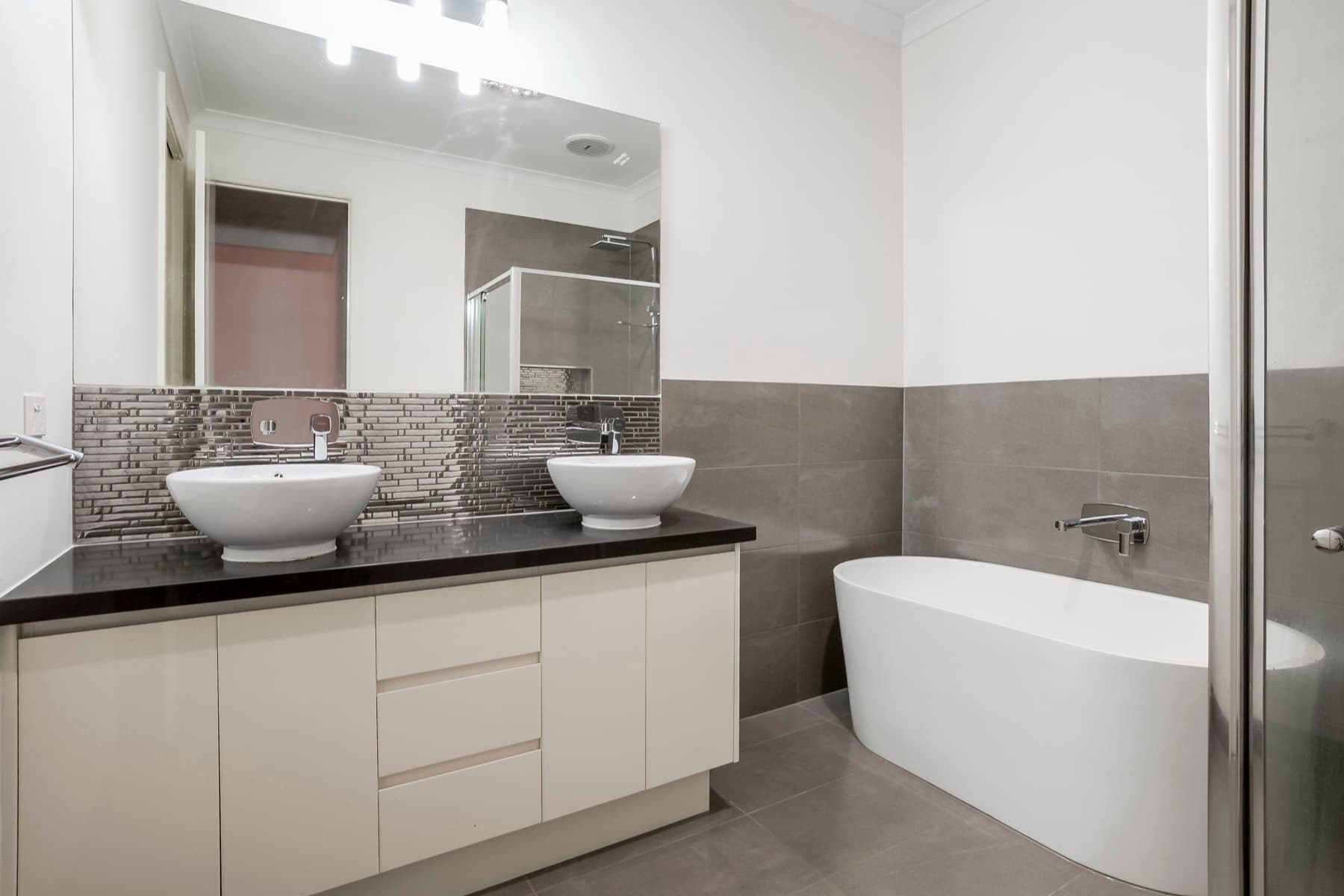 The freestanding bath and twin basins